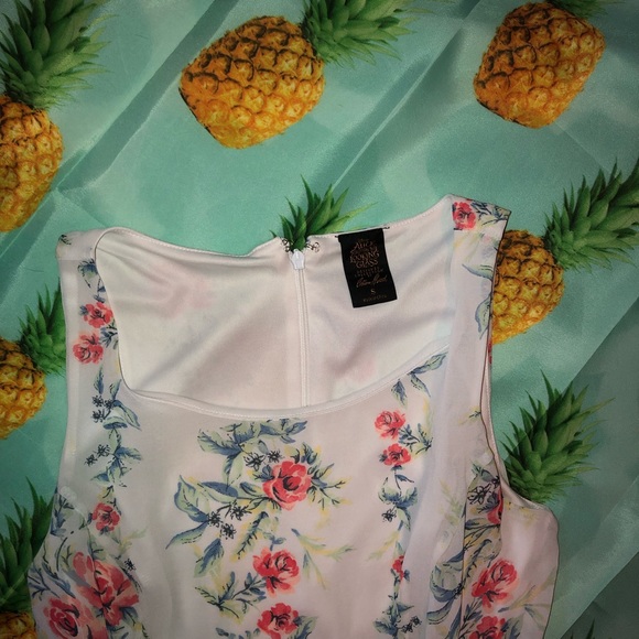 Disney | Alice Through the Looking Glass - Picture 3 of 4